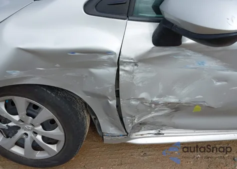 2021 Toyota Corolla Le z USA, uszkodzony, nr VIN 5YFEPMAE2MP178099